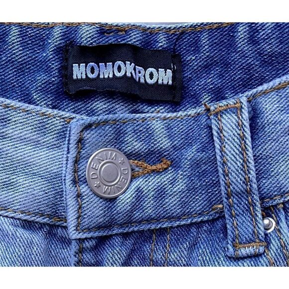 MOMOKROM High Waisted Distressed Raw Hem Mom Jean in Light Wash, Size 4 - Picture 11 of 16